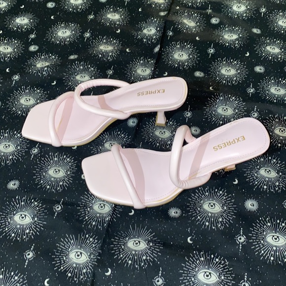 Express Sandals - Picture 4 of 9